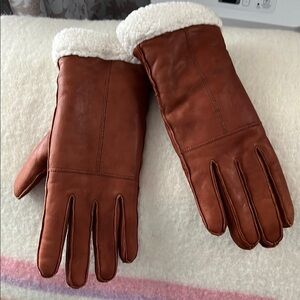 Brown Brume Leather Gloves with White Fleece Lining
